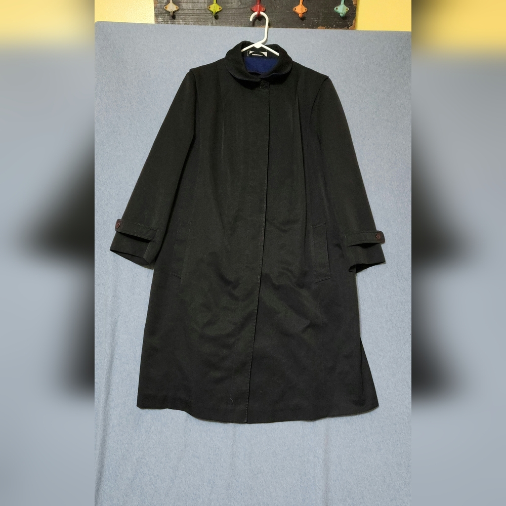 Forecaster button down trench coat. Size 18 1/2